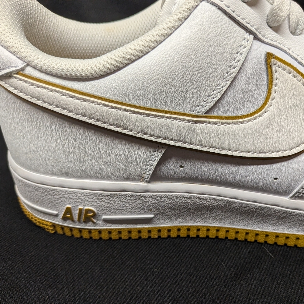 Nike Air Force Ones '07, White Bronzine, Size 11 - Picture 5 of 12
